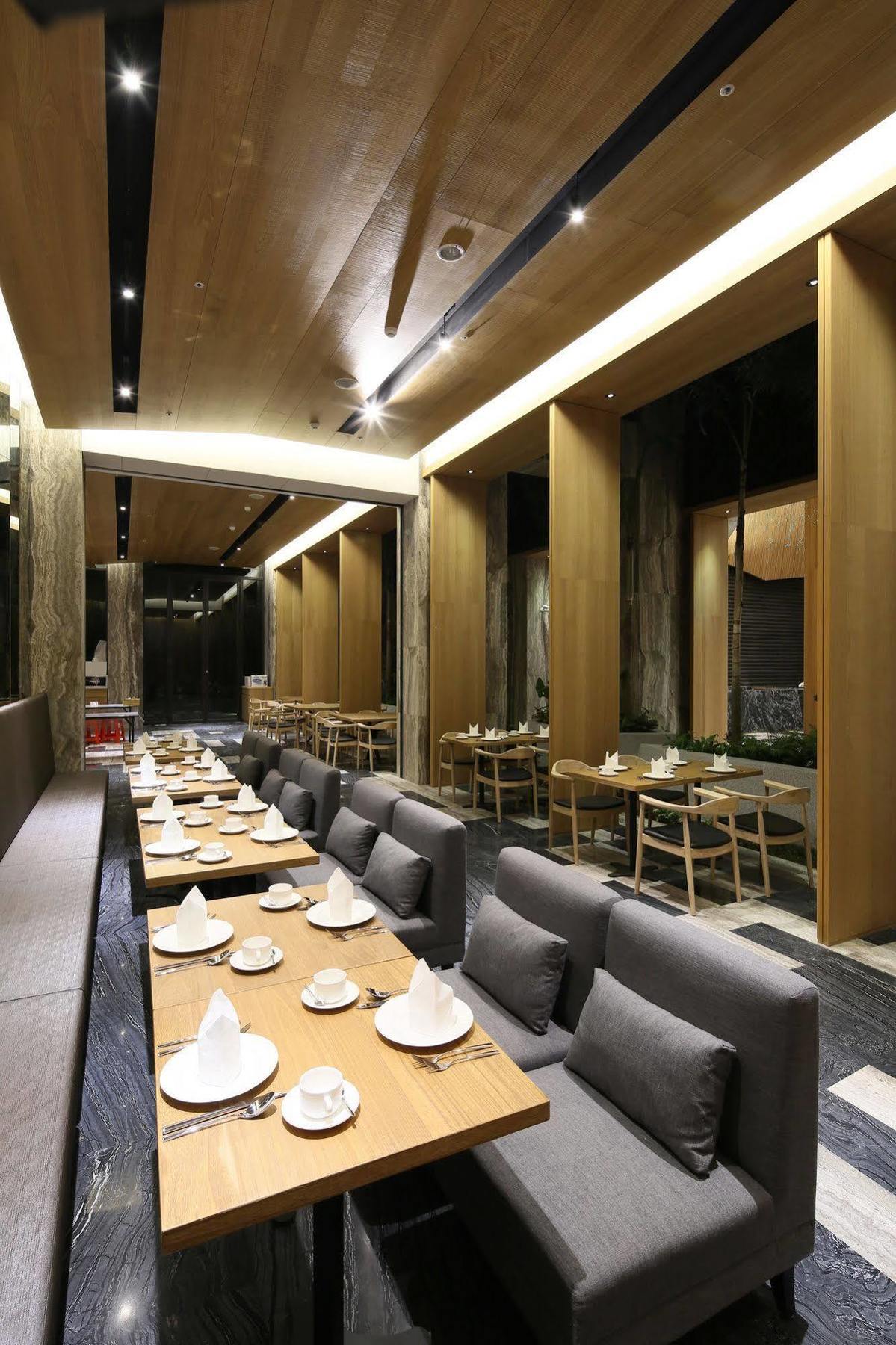 South Urban Hotel Чиай Сити Екстериор снимка